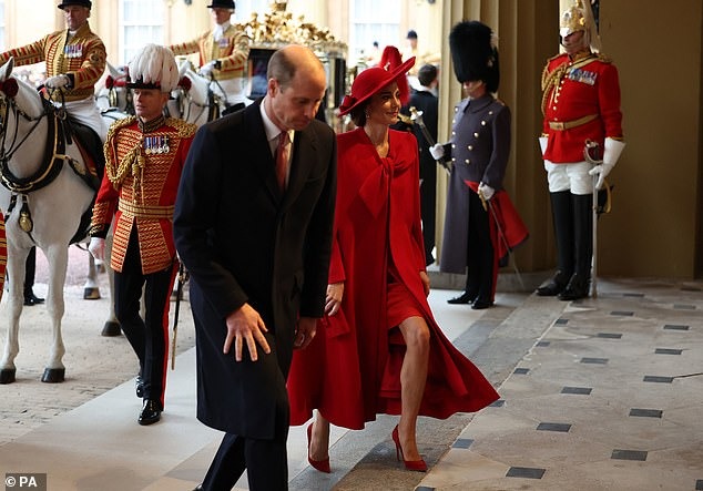 Vương phi Kate rạng rỡ tiếp đón vợ chồng Tổng thống Hàn Quốc, để lộ khoảnh khắc thân mật gây chú ý cùng William - Ảnh 5.