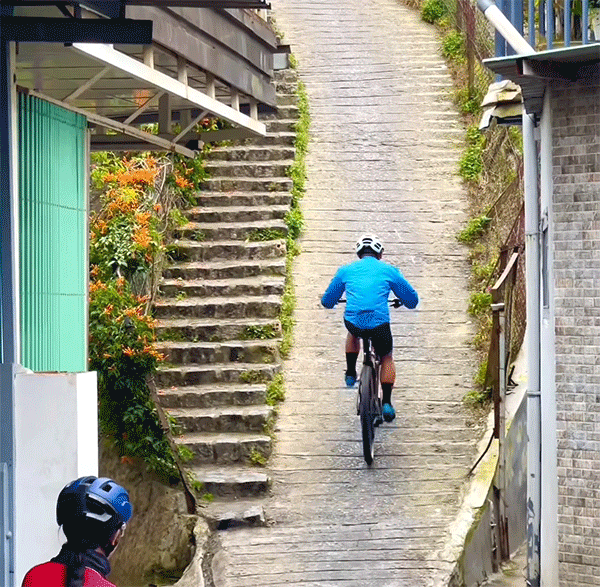 Thử thách đạp xe lên con dốc cao nhất nhì Đà Lạt khiến nhiều người nhìn thôi đã mỏi chân - Ảnh 2.
