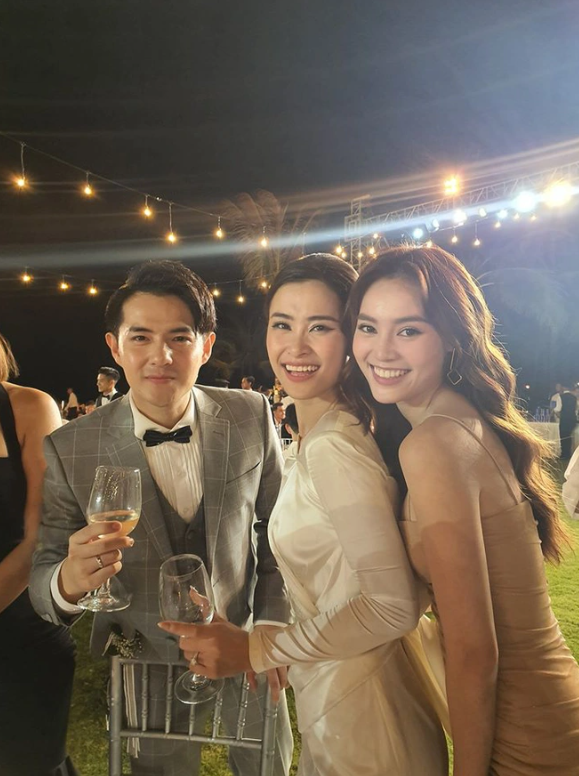 Ninh Dương Lan Ngọc l&ecirc;n đồ đi ăn cưới: Mặc đ&uacute;ng dresscode, xinh đẹp nhưng kh&ocirc;ng bao giờ lấn lướt c&ocirc; d&acirc;u - Ảnh 8.