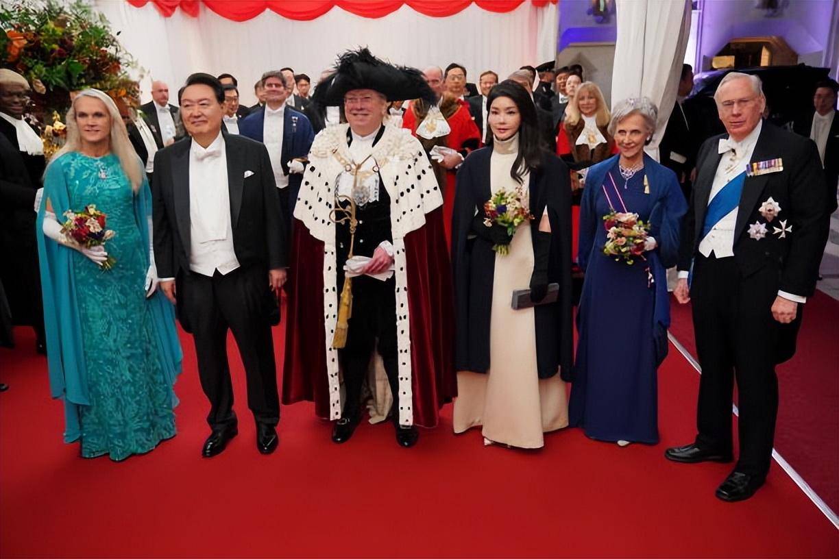Đệ nhất phu nhân Hàn Quốc diện bộ trang phục lộng lẫy trong tiệc tối cùng Thị trưởng London, gây bão với thần thái cuốn hút.