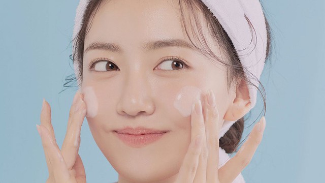 4 sai lầm khiến da bị khô mốc, xuống cấp mùa hanh khô dù bạn có skincare kỹ đến đâu - Ảnh 1.