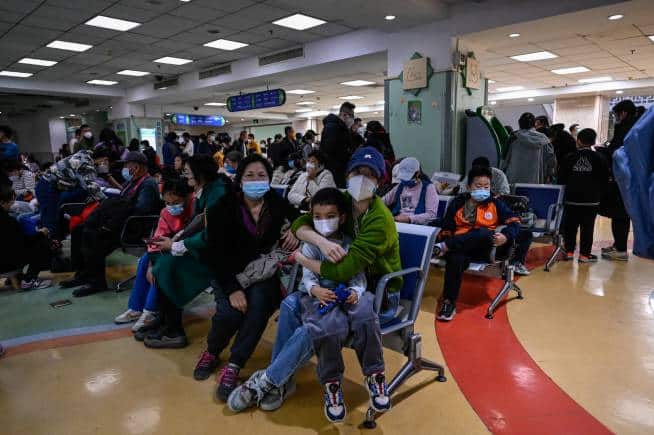 Cụm bệnh viêm phổi lây lan tại Trung Quốc: Nhiều trẻ em mắc bệnh, một số lớp học phải đóng cửa - Ảnh 2.