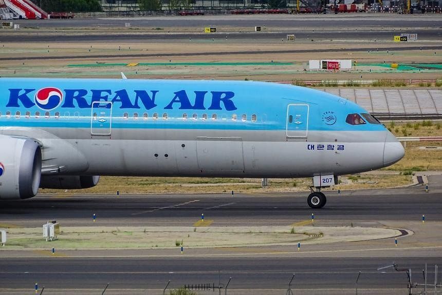 Hàn Quốc: Hành khách dùng ma túy đá cố mở cửa thoát hiểm máy bay trên không