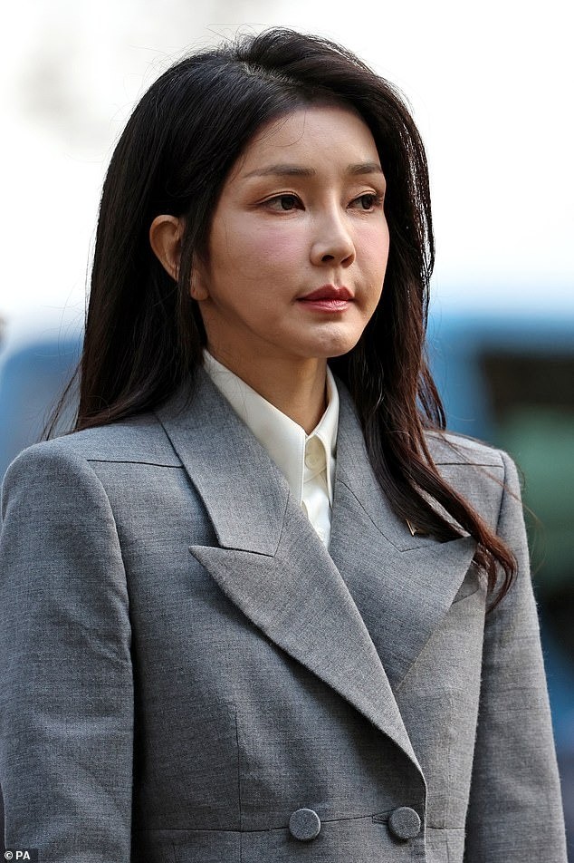 Chuyên gia nhận định gương mặt không tuổi của Đệ nhất phu nhân Hàn Quốc - Ảnh 1.