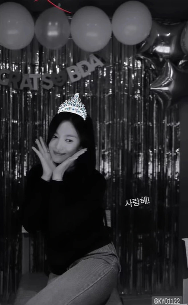 Song Hye Kyo gây bão với màn “flex” dàn khách mời và quà tặng trong tiệc sinh nhật: Bạn thân Jennie cùng nàng dâu tập đoàn nghìn tỷ góp mặt - Ảnh 2.