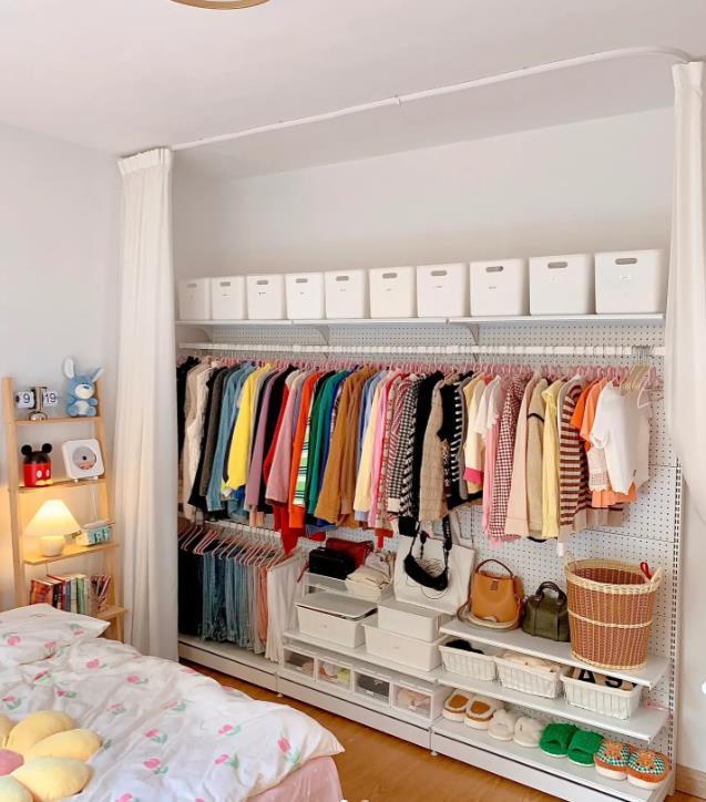 Ngày càng nhiều phòng ngủ không thiết kế tủ quần áo cố định và tôi khuyên bạn nên học những gì người khác làm - Ảnh 3.