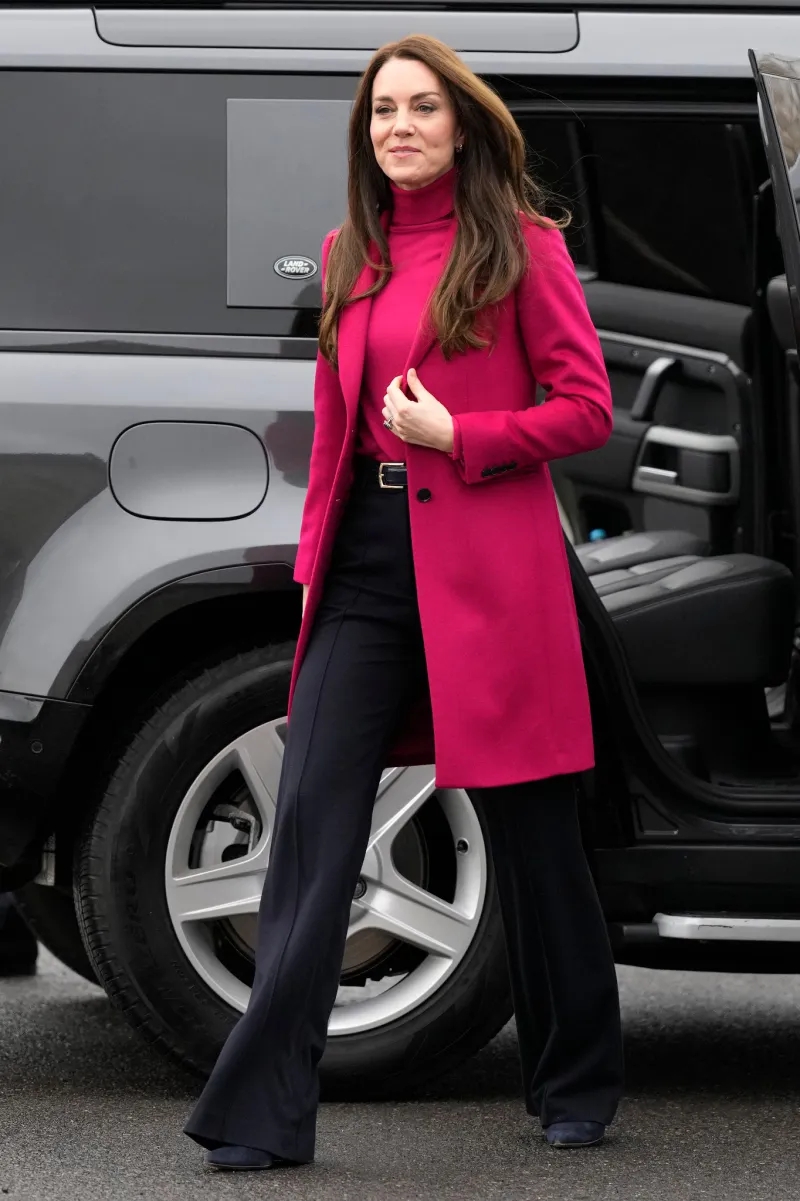 Vương phi Kate Middleton chính là sách mẫu diện trang phục màu sắc sang trọng, tinh tế - Ảnh 5.