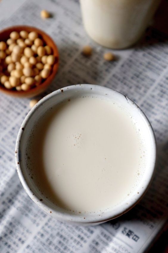 Sữa đậu nành là thần dược cho nữ giới nhưng cần tránh 4 cách uống sau kẻo hại thận, thiếu hụt canxi - Ảnh 2.