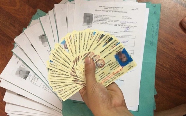 5 loại giấy tờ cần có để đổi giấy phép lái xe online từ thẻ giấy sang thẻ nhựa - Ảnh 2.