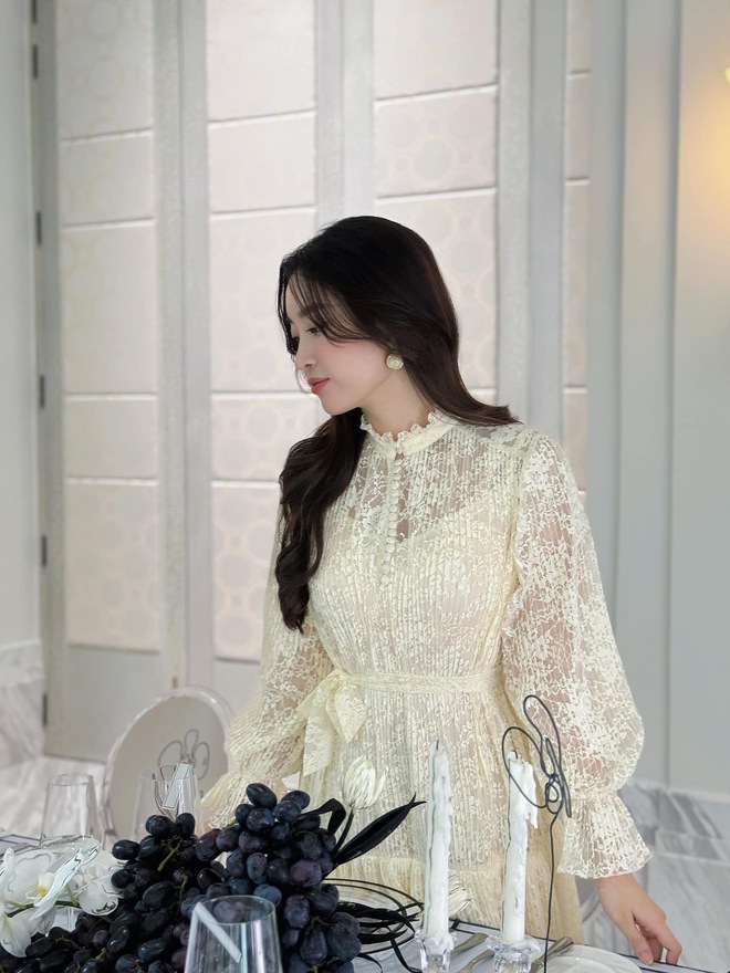 Hoa hậu Đỗ Mỹ Linh khoe ảnh b&agrave; mẹ bỉm sữa, &ocirc;ng x&atilde; thiếu gia b&igrave;nh luận thật bất ngờ - Ảnh 5.