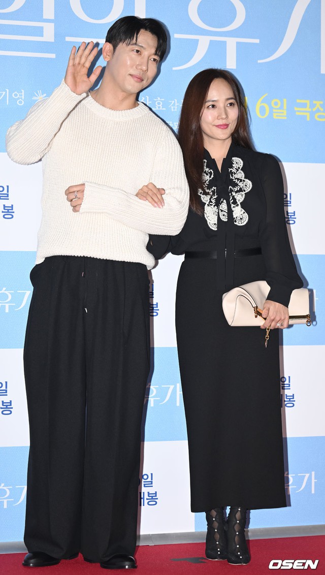 Kim Woo Bin công khai đến ủng hộ Shin Min Ah, chiếm spotlight của Lee Jong Suk và dàn sao khủng tại công chiếu VIP - Ảnh 11.