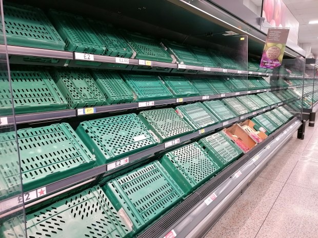 Cảnh tượng chưa từng có ở siêu thị Anh, Giáng sinh của người dân nước này có nguy cơ bị “hủy hoại” vì thiếu thứ quan trọng