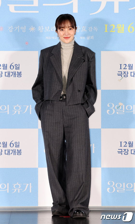 Kim Woo Bin công khai đến ủng hộ Shin Min Ah, chiếm spotlight của Lee Jong Suk và dàn sao khủng tại công chiếu VIP - Ảnh 16.