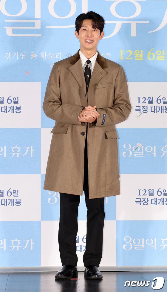 Kim Woo Bin công khai đến ủng hộ Shin Min Ah, chiếm spotlight của Lee Jong Suk và dàn sao khủng tại công chiếu VIP - Ảnh 15.