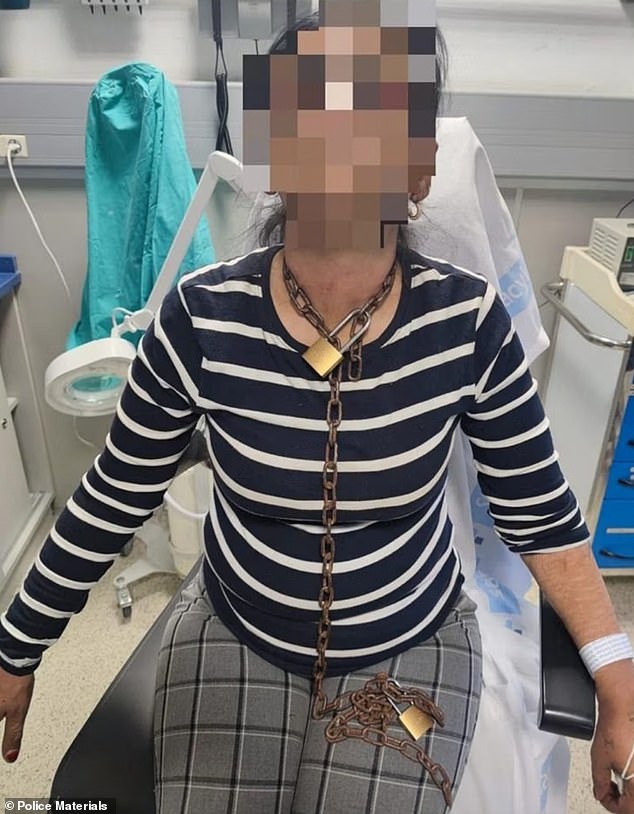 Người phụ nữ hoảng sợ đến bệnh viện nhờ giúp đỡ với chiếc dây xích quanh cổ. Biết được nguyên nhân, cảnh sát lập tức vào cuộc điều tra.