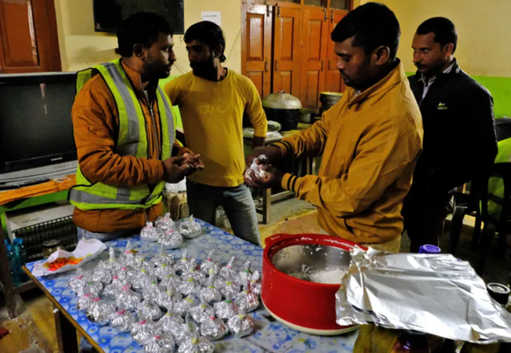 Hành trình giải cứu 41 công nhân mắc kẹt 16 ngày dưới hầm ở Ấn Độ