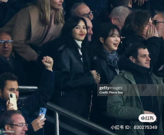 Lisa đi xem bóng đá với bạn trai CEO, nhan sắc đời thường bất bại trước hung thần Getty Images - Ảnh 5.