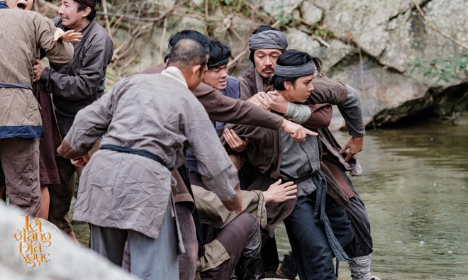 Tết Ở Làng Địa Ngục: Phim Việt top 1 Netflix nỗ lực bám sát nguyên tác và không có chỗ cho hù doạ nhảm nhí - Ảnh 7.