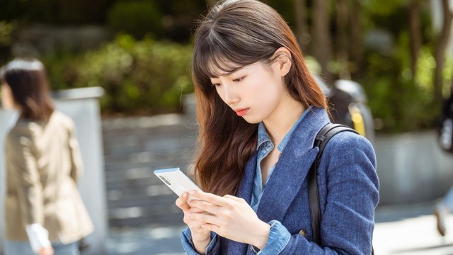 Thế hệ 'sợ nghe điện thoại' tại Hàn Quốc: Căng thẳng khi nghe chuông reo, người thân gọi điện cũng sợ bắt máy