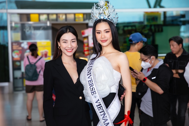 Bùi Quỳnh Hoa lên đường thi Miss Universe sau loạt ồn ào, Hương Ly nhắn gửi gây chú ý - Ảnh 4.