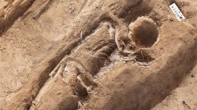 Bất ngờ tìm thấy bộ xương nữ quý tộc hơn 1.000 năm tuổi với hộp sọ rỗng - Ảnh 1.