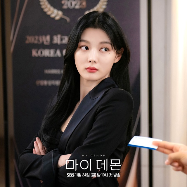 Style sang nức nở của Kim Yoo Jung trong phim mới: Xứng danh mỹ nhân mặc đẹp nhất màn ảnh Hàn đợt này - Ảnh 8.