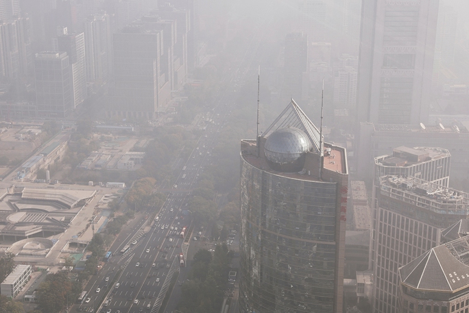 Châu Á đối mặt với sương mù lạnh và ô nhiễm