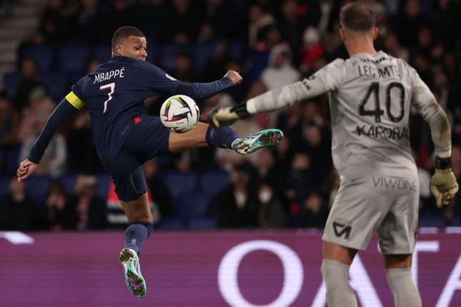 Hàng tấn công thêu hoa dệt gấm, PSG vươn lên dẫn đầu Ligue 1 - Ảnh 1.