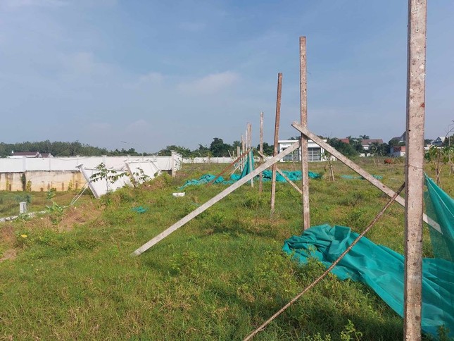 Cận cảnh bệnh viện ngh&igrave;n tỷ đồng sắp hoạt động th&igrave; tường bao đổ sập - Ảnh 13.