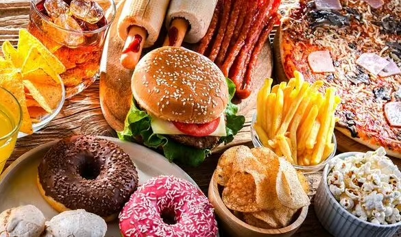 4 nhóm thực phẩm tim mạch cực ghét, ăn nhiều sẽ tạo điều kiện cho cholesterol tấn công - Ảnh 1.