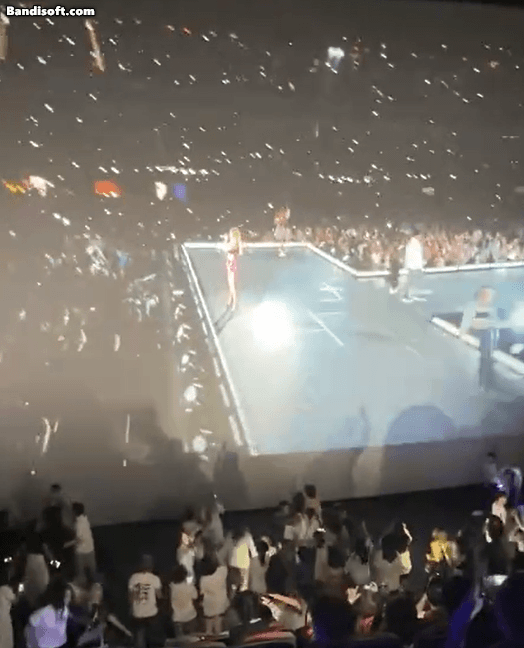 Fan Taylor Swift đi xem phim The Eras Tour như đi concert thật: “quẩy” banh  rạp, fanchant cực vui!