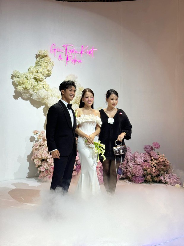 Lễ cưới Puka - Gin Tuấn Kiệt tại TP.HCM: 4 sao Việt mở màn, chú rể chứng minh độ cưng chiều vợ số 1 - Ảnh 9.