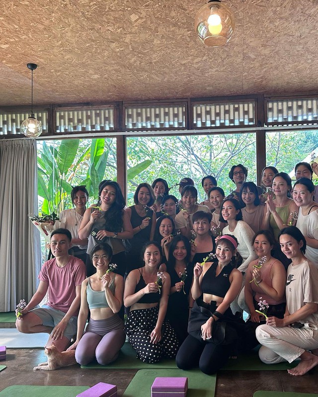 Lee Hyori mở workshop Yoga tại Việt Nam, đón hàng chục fan và cả khách mời đặc biệt - Ảnh 3.