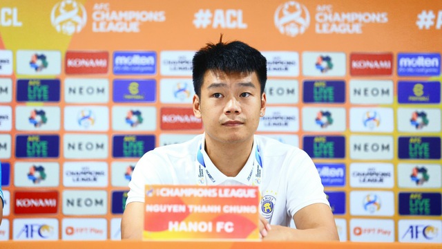 Hậu vệ Thành Chung: Hà Nội FC siết chặt tay nhau vượt qua khó khăn và quyết giành điểm trước Wuhan Three Towns - Ảnh 1.
