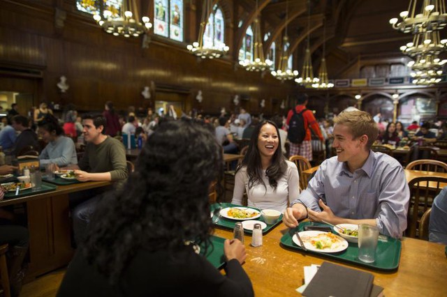 Đột nhập canteen Harvard: Khung cảnh như phim Harry Potter, phục vụ toàn món ăn thượng hạng chuẩn 5 sao - Ảnh 3.