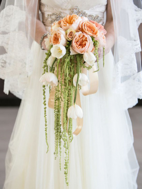 Puka cầm 3 bó hoa cưới mang ý nghĩa đặc biệt trong tiệc ở TP.HCM, vướng tranh cãi vì 1 chi tiết - Ảnh 4.
