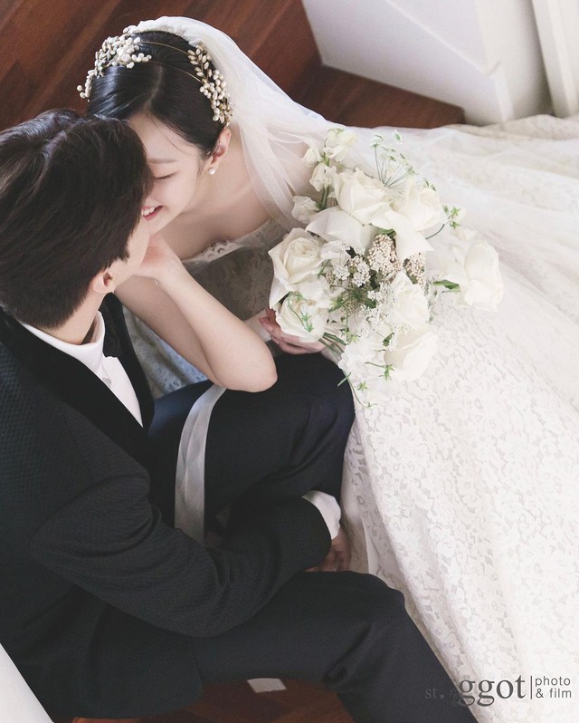 Trọn bộ ảnh cưới như phim của em trai Dara và idol kém 3 tuổi, visual khiến mỹ nhân 2NE1 thốt lên 1 câu - Ảnh 9.