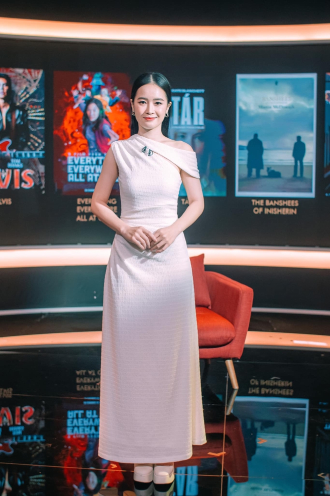 Phim Việt top 1 Netflix có mỹ nhân đẹp hơn nguyên tác, từng là sao nhí đóng một huyền thoại màn ảnh - Ảnh 8.