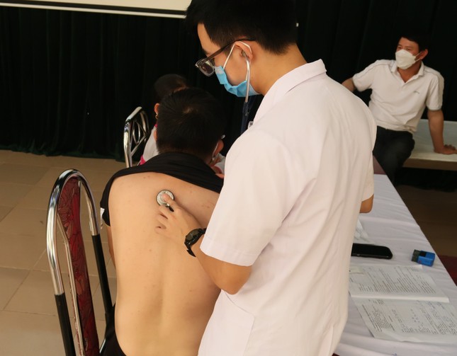 Vụ nhiều công nhân mắc bệnh bụi phổi tử vong: Khám, điều tra bệnh nghề nghiệp cho công nhân - Ảnh 3.