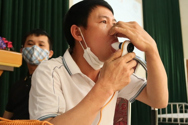 Vụ nhiều công nhân mắc bệnh bụi phổi tử vong: Khám, điều tra bệnh nghề nghiệp cho công nhân - Ảnh 2.