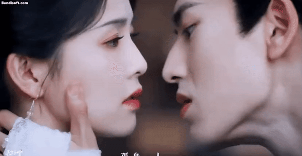 Trương Lăng H&aacute;ch h&ocirc;n Bạch Lộc cực ch&aacute;y khiến fan rần rần: U m&ecirc; chiếc yết hầu ấy! - Ảnh 2.