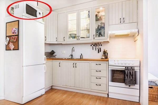 Để l&ograve; vi s&oacute;ng 5 vị tr&iacute; n&agrave;y chẳng kh&aacute;c n&agrave;o c&agrave;i bom hẹn giờ trong nh&agrave;: Một vị tr&iacute; nhiều gia đ&igrave;nh thường đặt - Ảnh 1.
