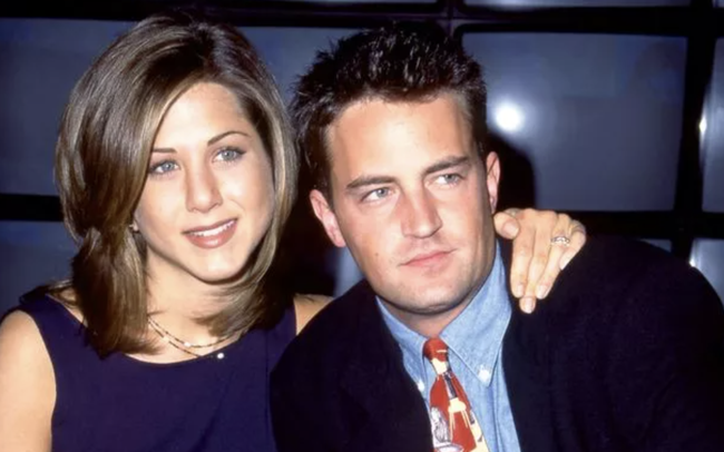 Jennifer Aniston vật lộn hậu cái chết của Matthew Perry - Ảnh 2.