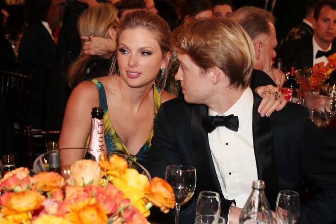 According to rumors, Taylor Swift secretly held a wedding, the identity of the groom is surprising - photo 6.