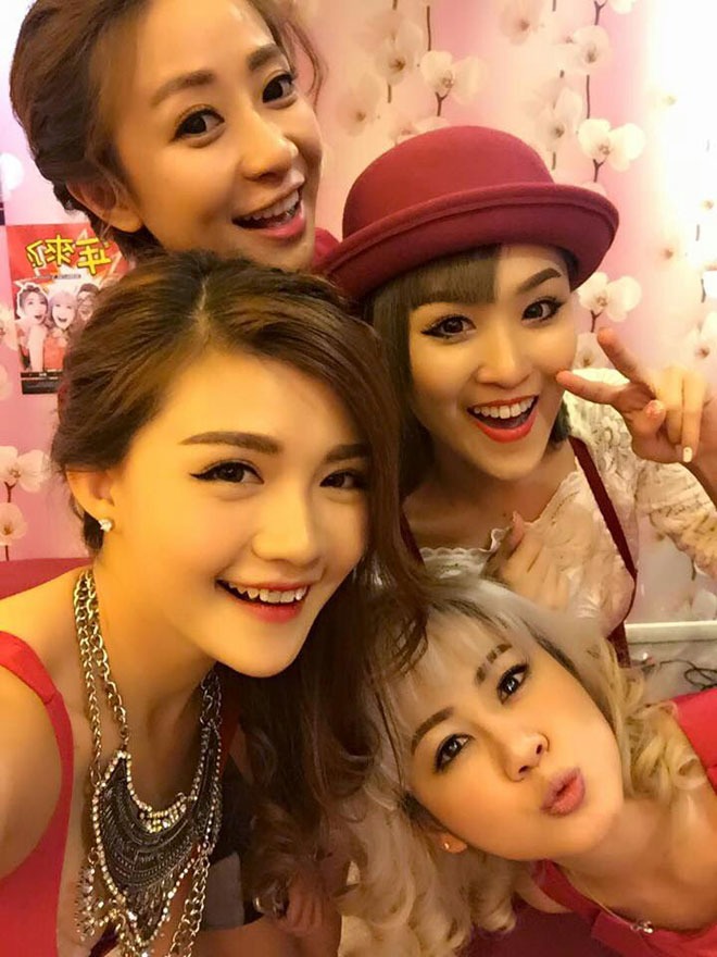 1 nhóm nhạc nữ selfie tươi cười trong tang lễ đồng đội, liền nhận cơn mưa gạch đá dữ dội - Ảnh 4.