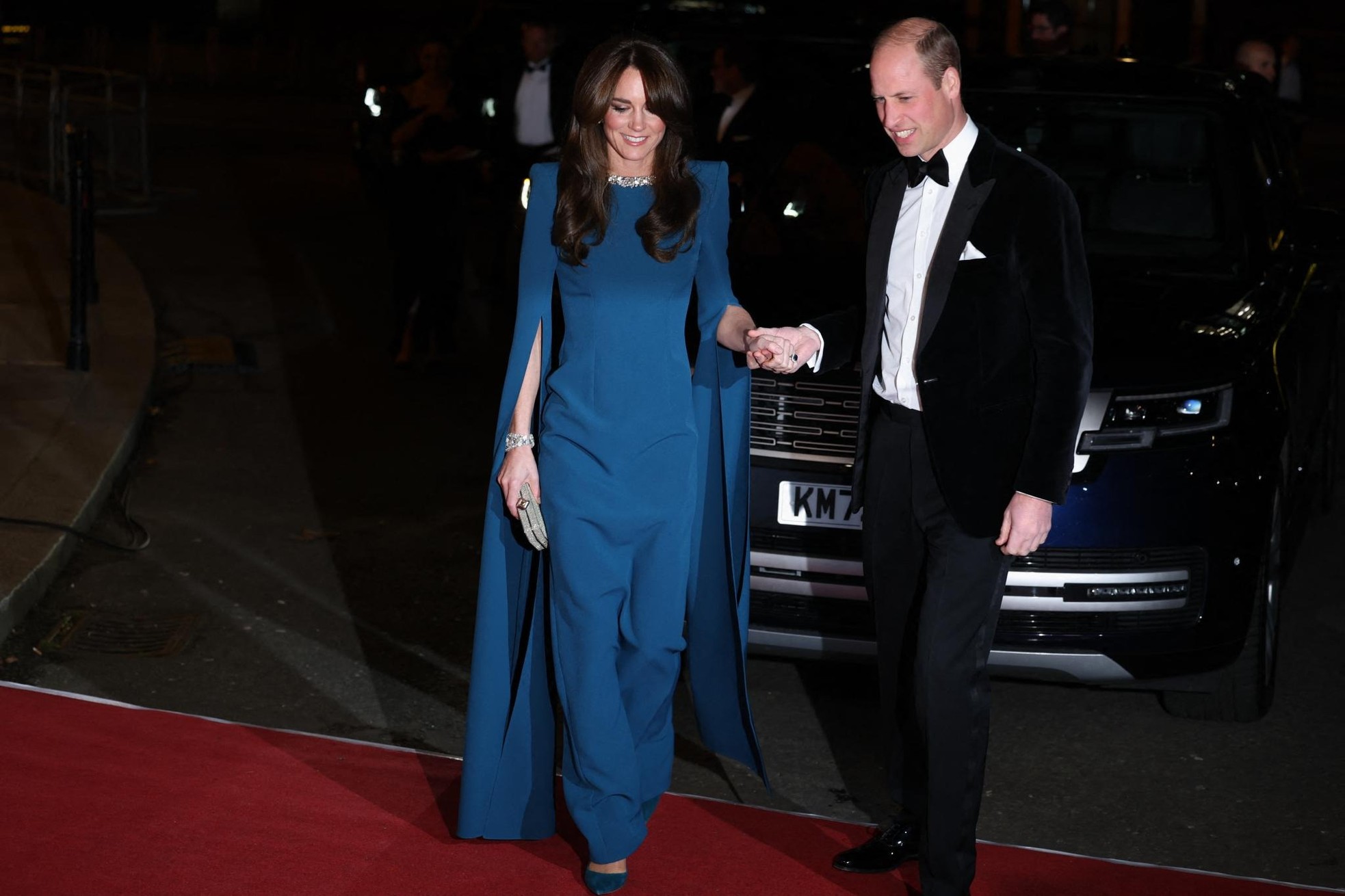 Phản ứng của William và Kate trước cuộc khủng hoảng của Hoàng gia Anh