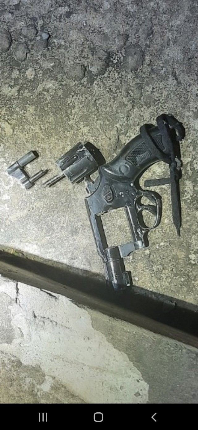 2 đối tượng dùng súng cướp tiệm vàng ở Trà Vinh, 1 người chết - Ảnh 2.