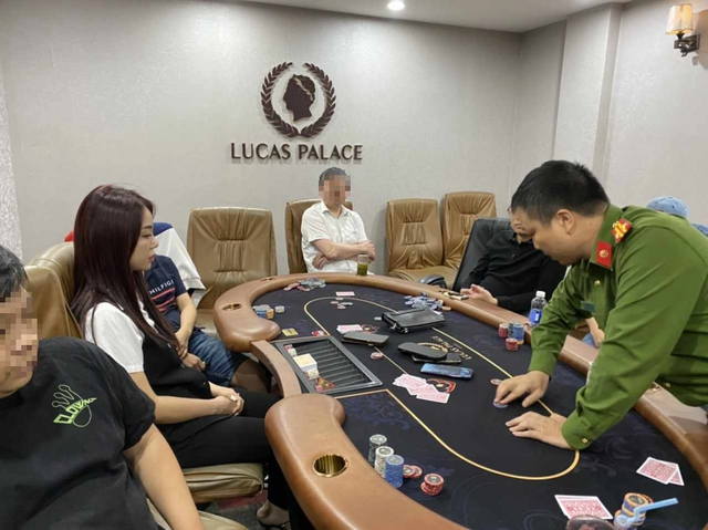 Bộ Công an triệt phá đường dây đánh bạc Poker khủng - Ảnh 3.