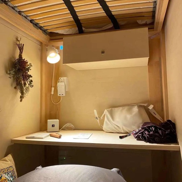 Cuộc sống trong KTX tập thể của thanh niên thất nghiệp: Cơ sở thiếu tiện nghi, tự giặt quần áo để tiết kiệm tiền - Ảnh 3.