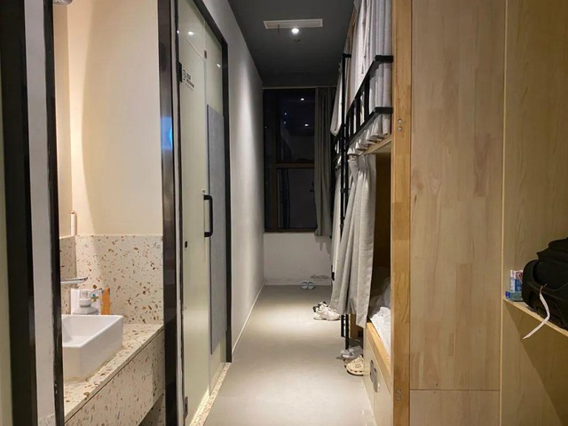 Cuộc sống trong KTX tập thể của thanh niên thất nghiệp: Cơ sở thiếu tiện nghi, tự giặt quần áo để tiết kiệm tiền - Ảnh 2.